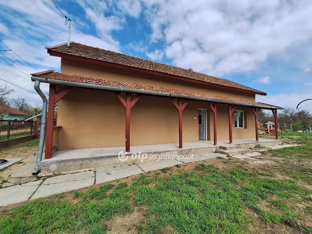 Eladó Ház, Abádszalók