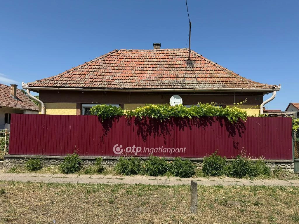 Eladó Ház, Pusztamonostor