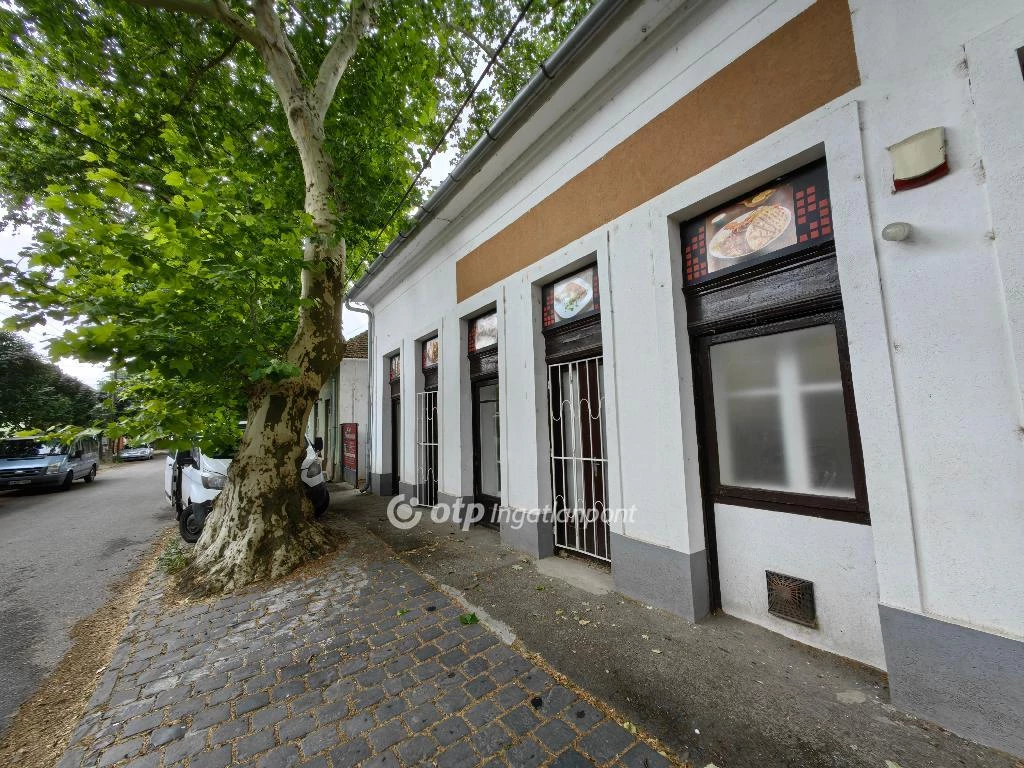 Eladó Üzlethelyiség, Kisújszállás