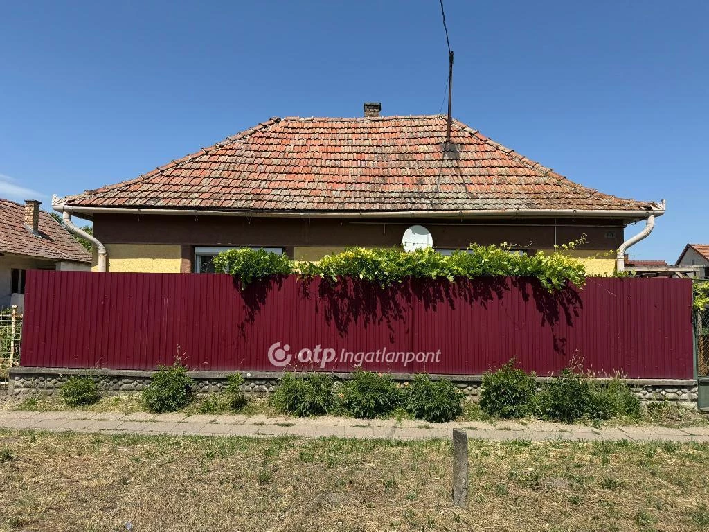 Eladó Ház, Pusztamonostor