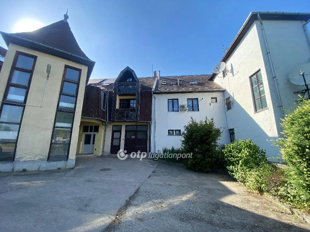 Eladó Lakás, Jászapáti