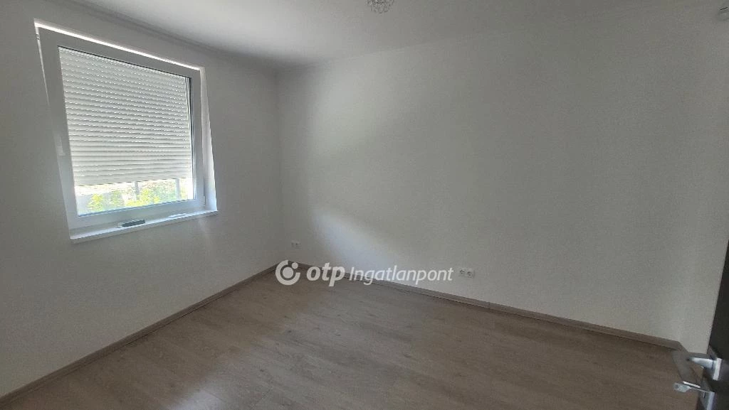 Eladó Lakás, Jászberény