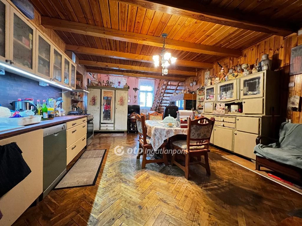 Eladó Lakás, Budapest 15. ker.