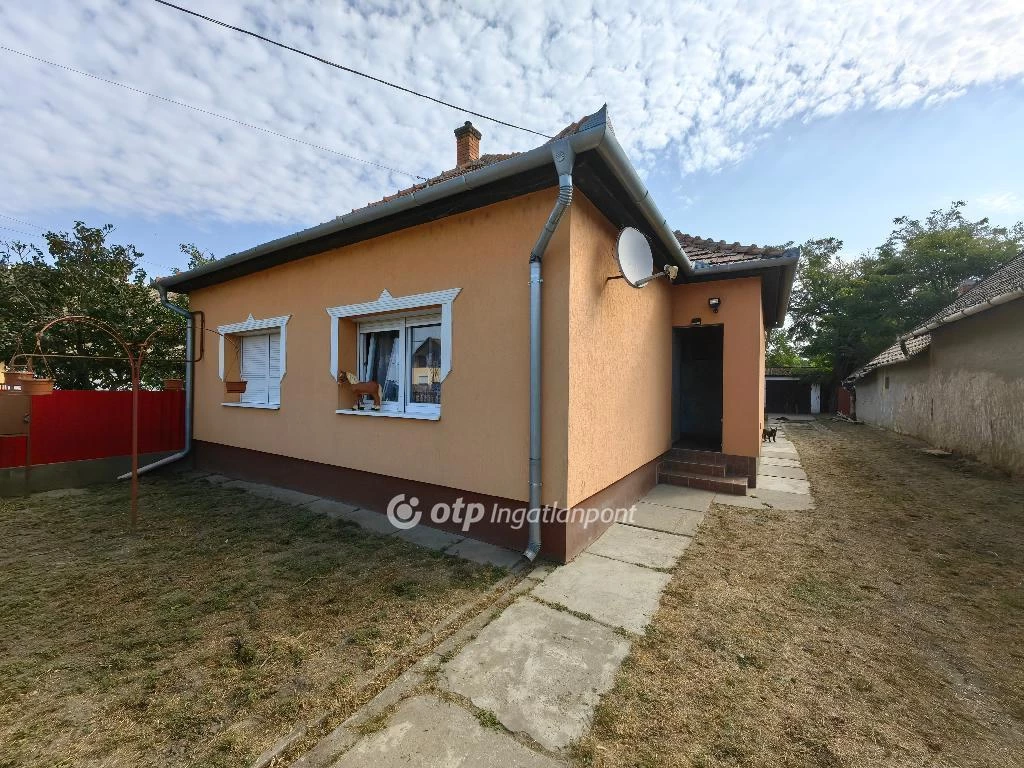 Eladó Ház, Kunhegyes