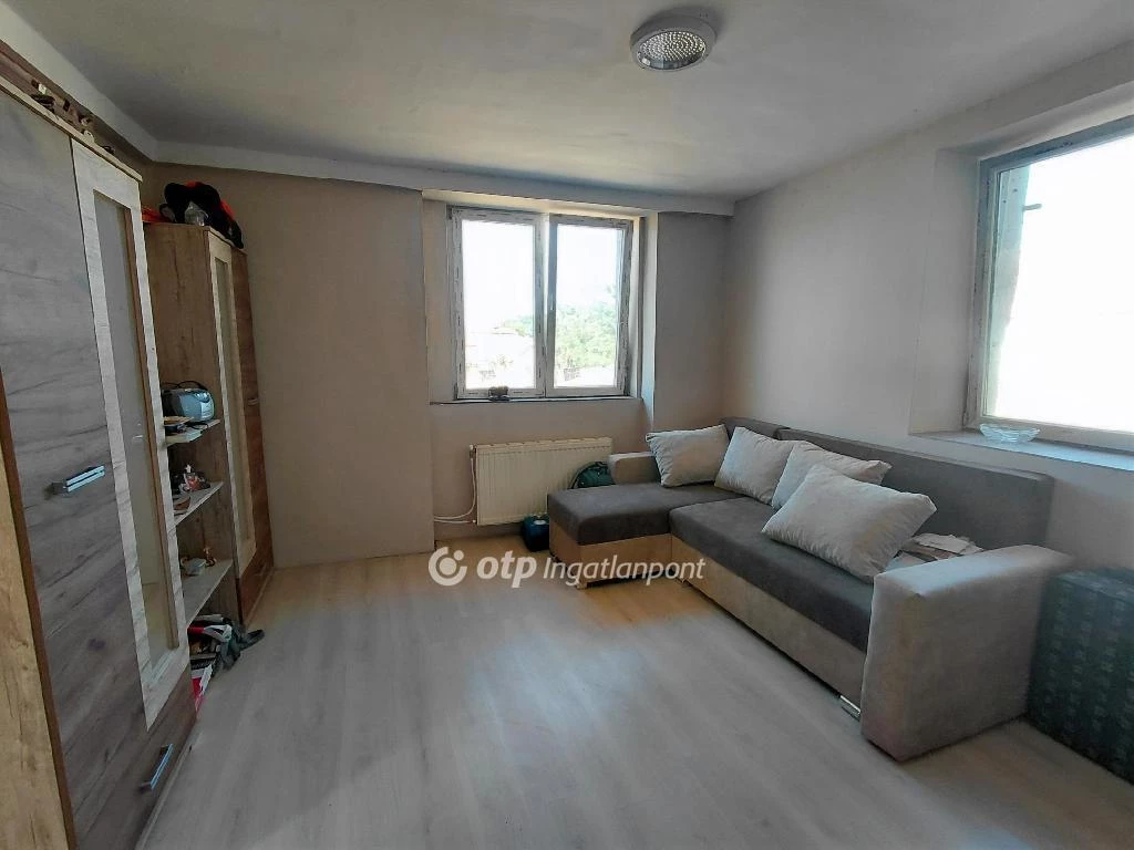 Eladó Ház, Jászfényszaru