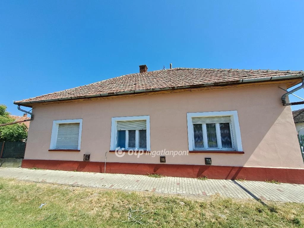 Eladó Ház, Kenderes