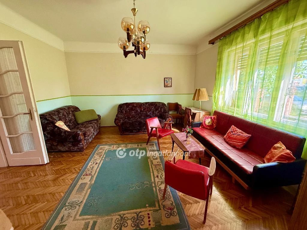 Eladó Ház, Cegléd