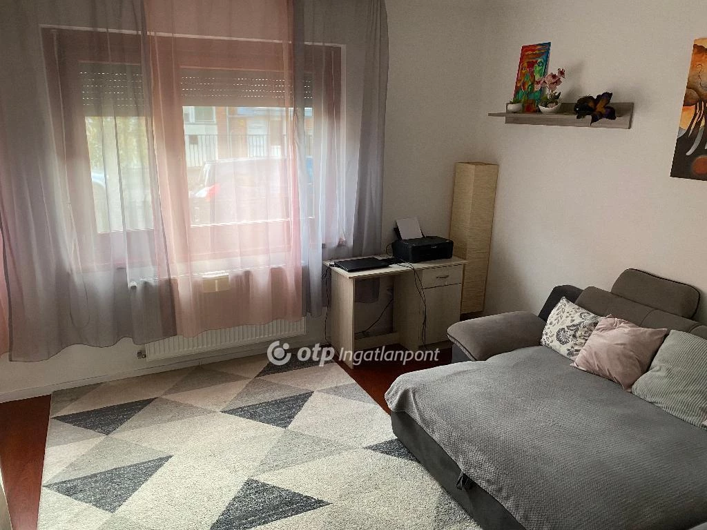 Eladó Lakás, Kisújszállás