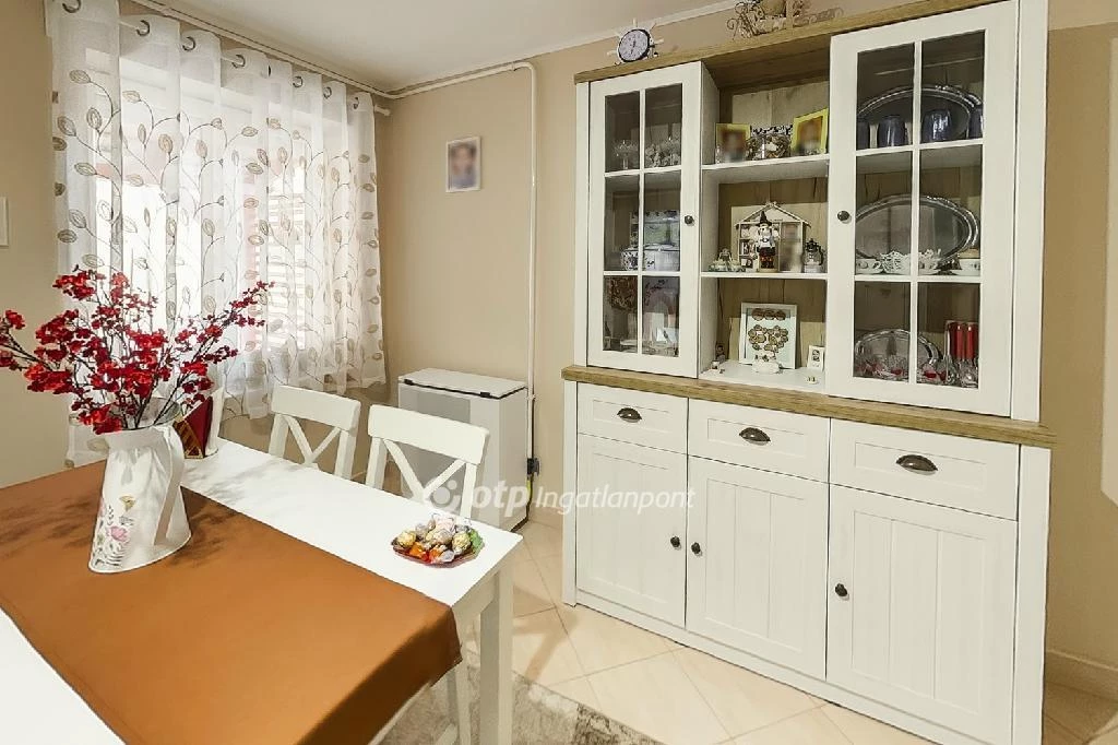 Eladó Ház, Fegyvernek