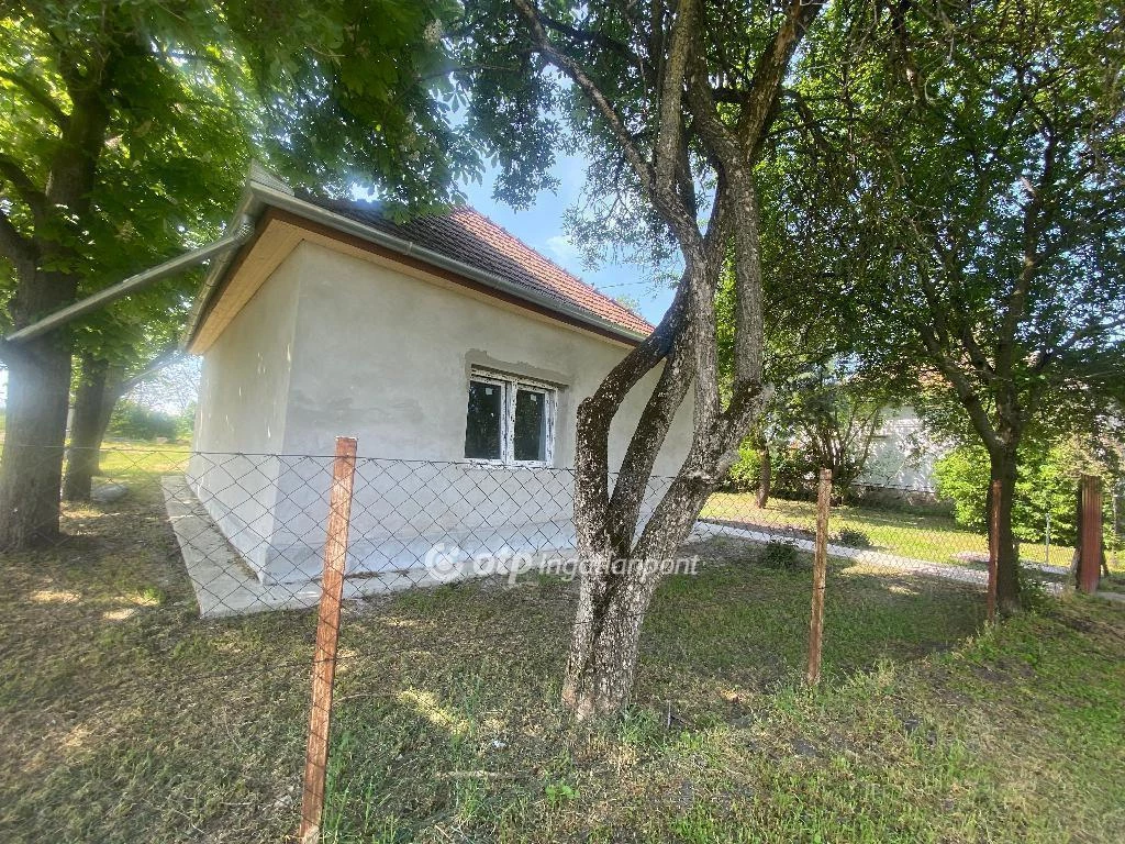 Eladó Ház, Újszász