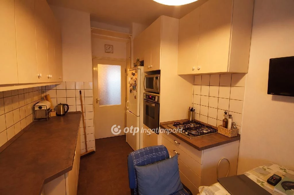 Eladó Lakás, Cegléd