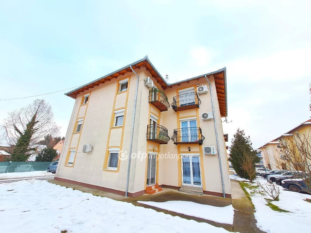 For sale brick flat, Albertirsa