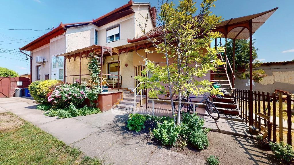 Eladó Ház, Cegléd