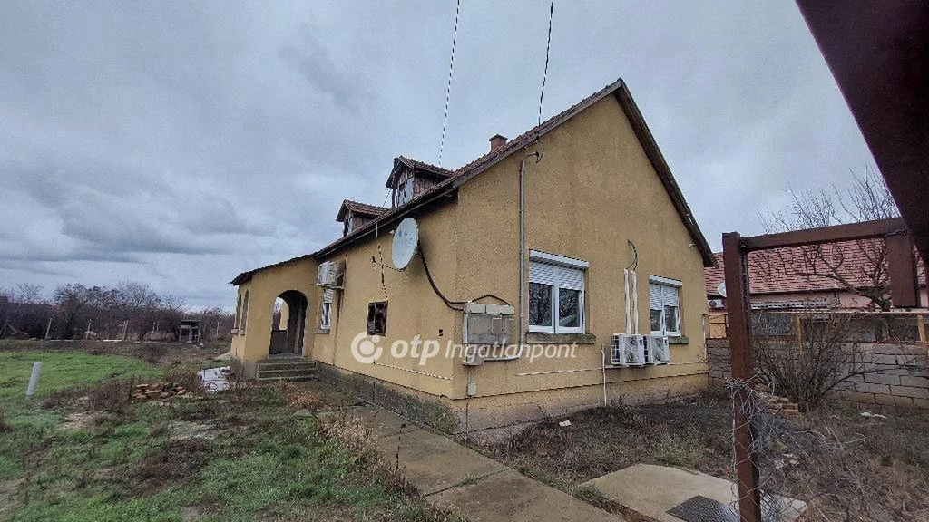 Eladó Ház, Tiszatenyő