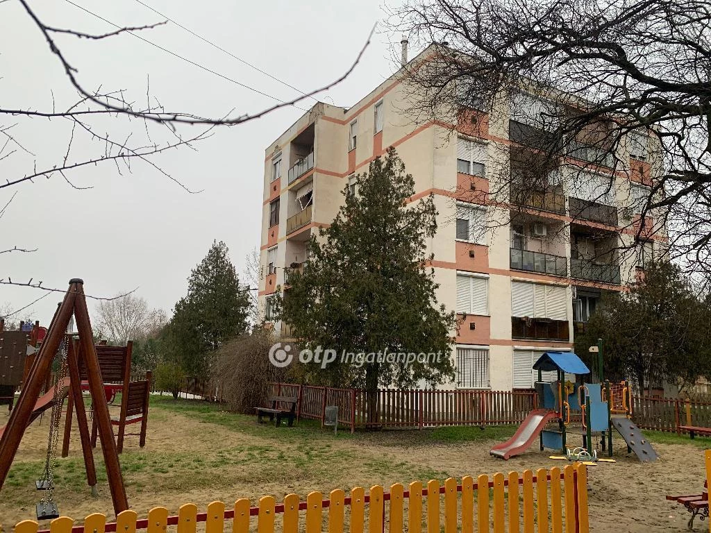 Eladó Lakás, Törökszentmiklós