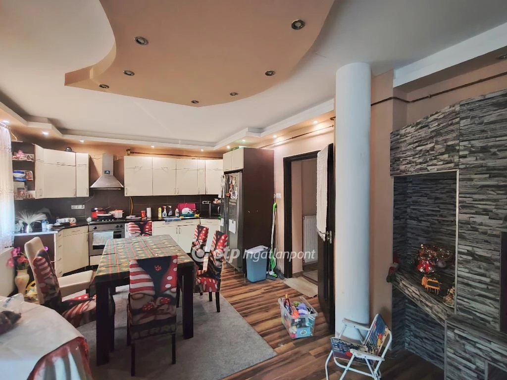 c3-1-name c2-1-name, Szolnok