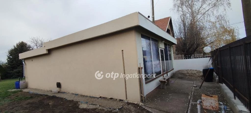 Eladó Üzlethelyiség, Tápiógyörgye