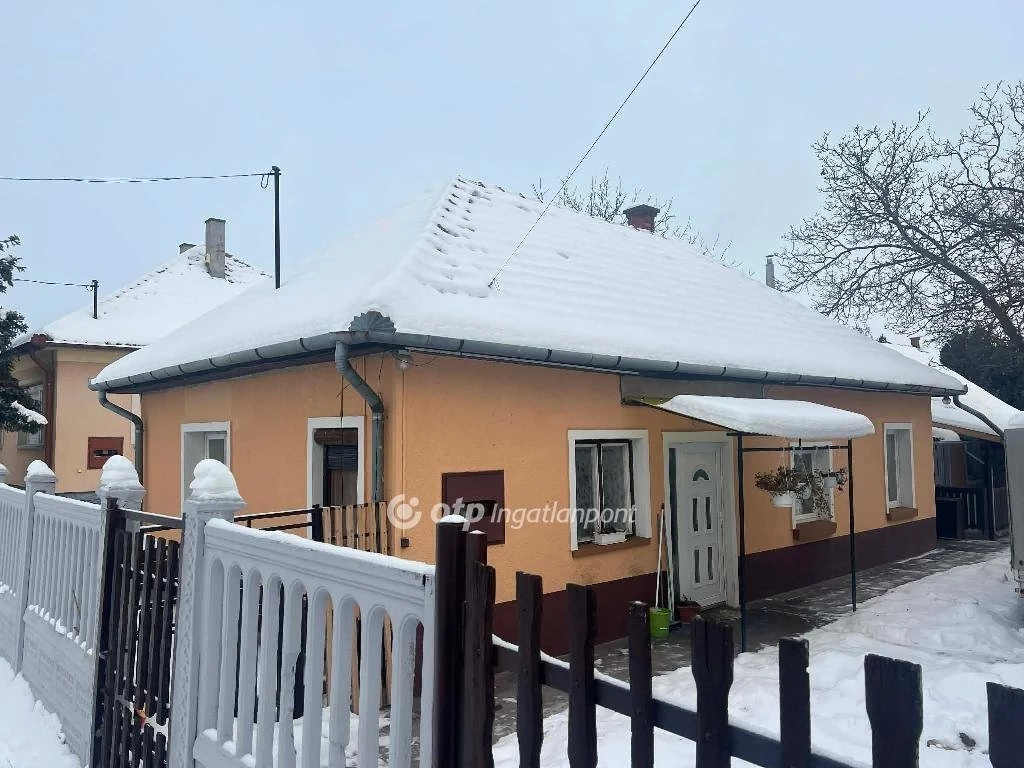 Eladó Ház, Nagykáta