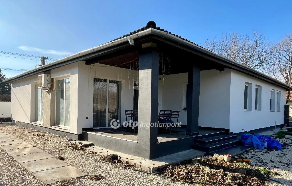 Eladó Ház, Cegléd