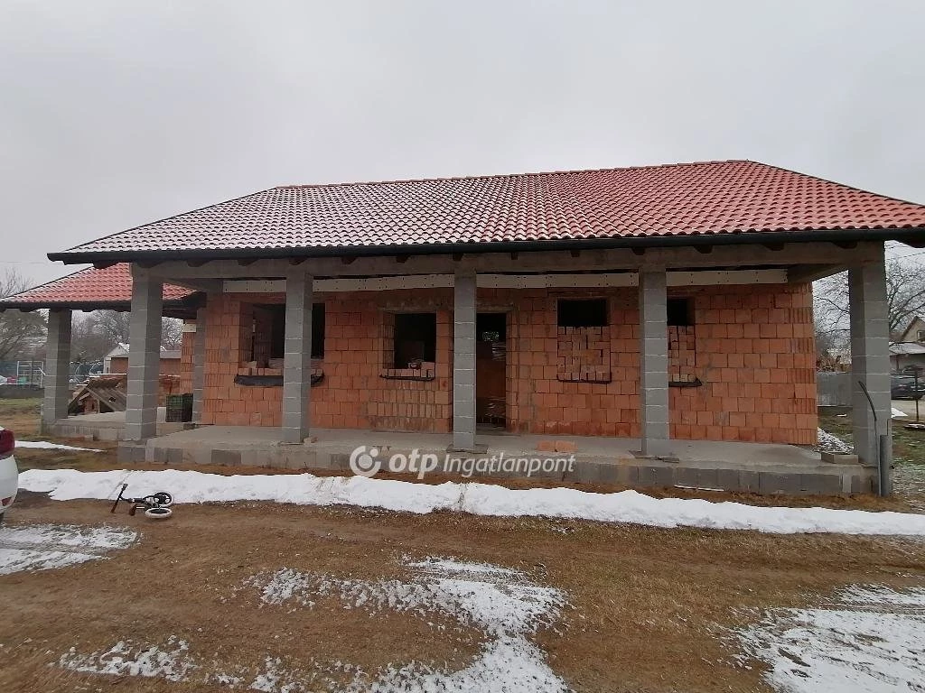 For sale house with a garden, Cegléd