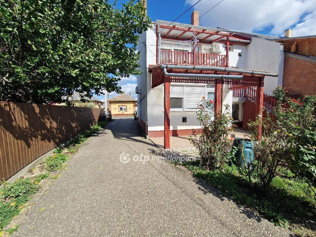 Eladó Ház, Kisújszállás