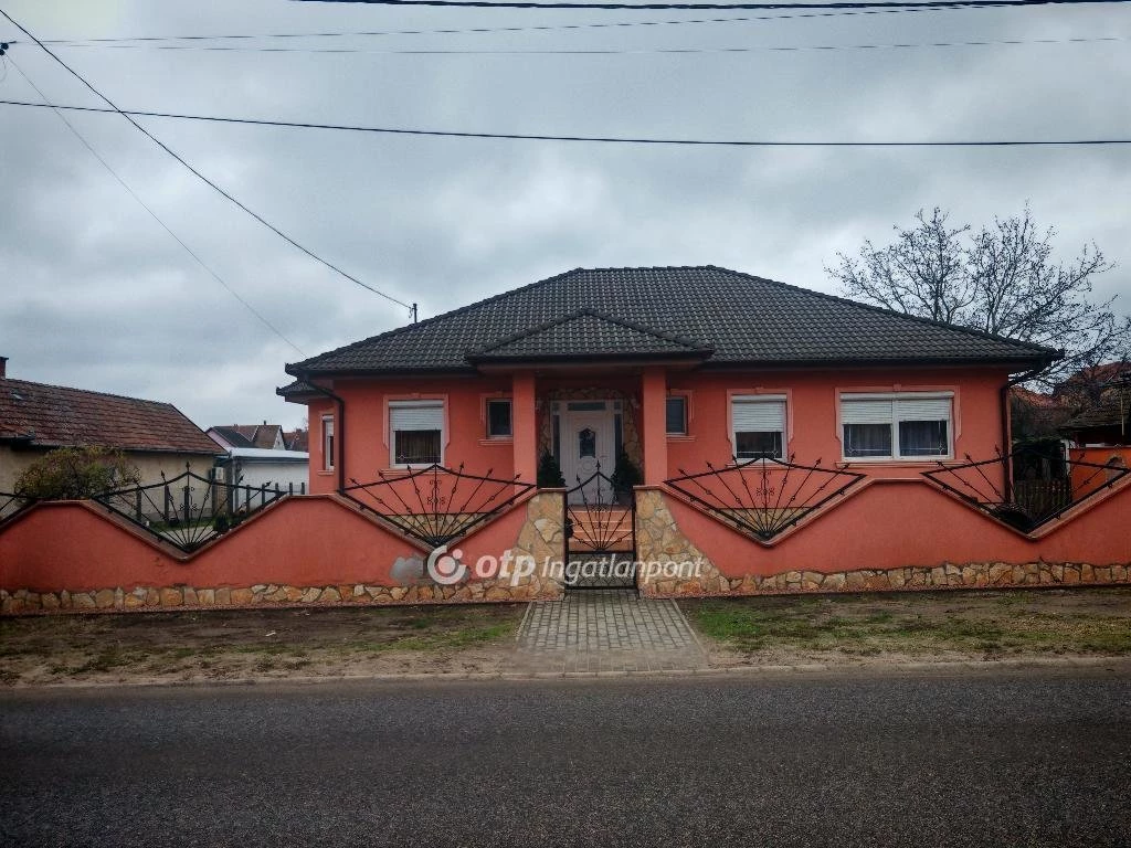 Eladó Ház, Tápiószentmárton