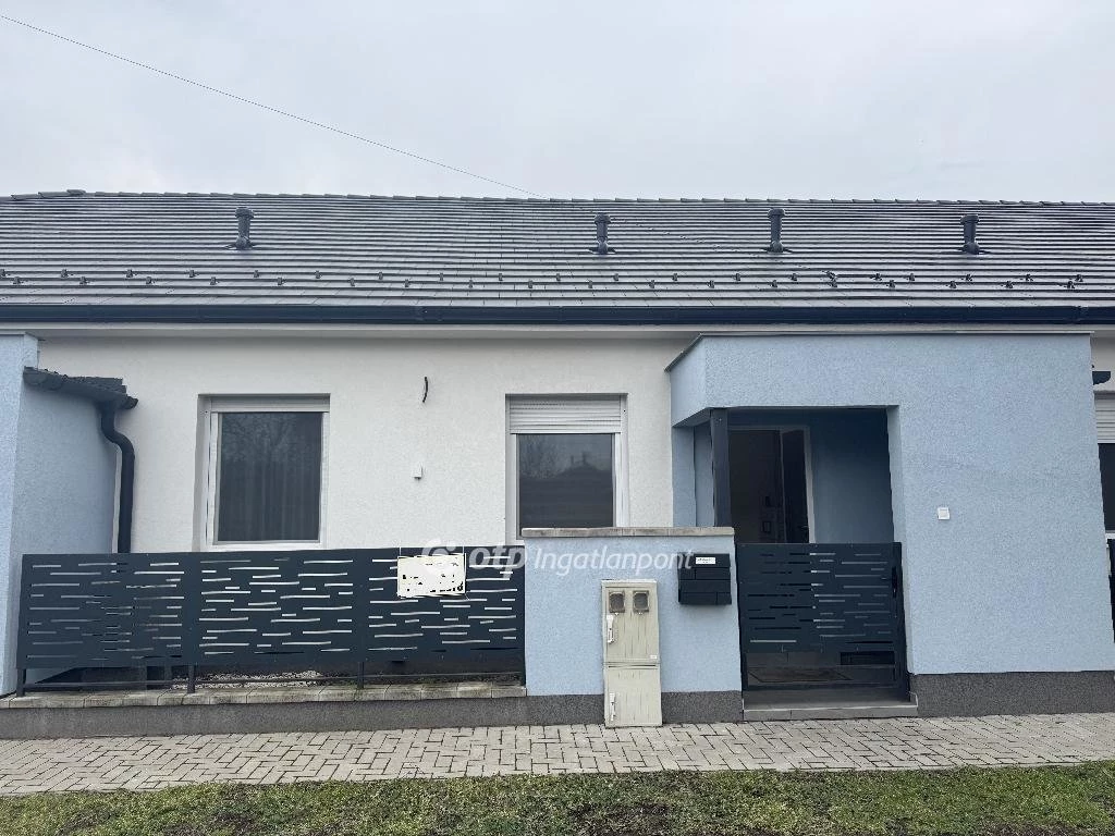 Eladó Lakás, Cegléd