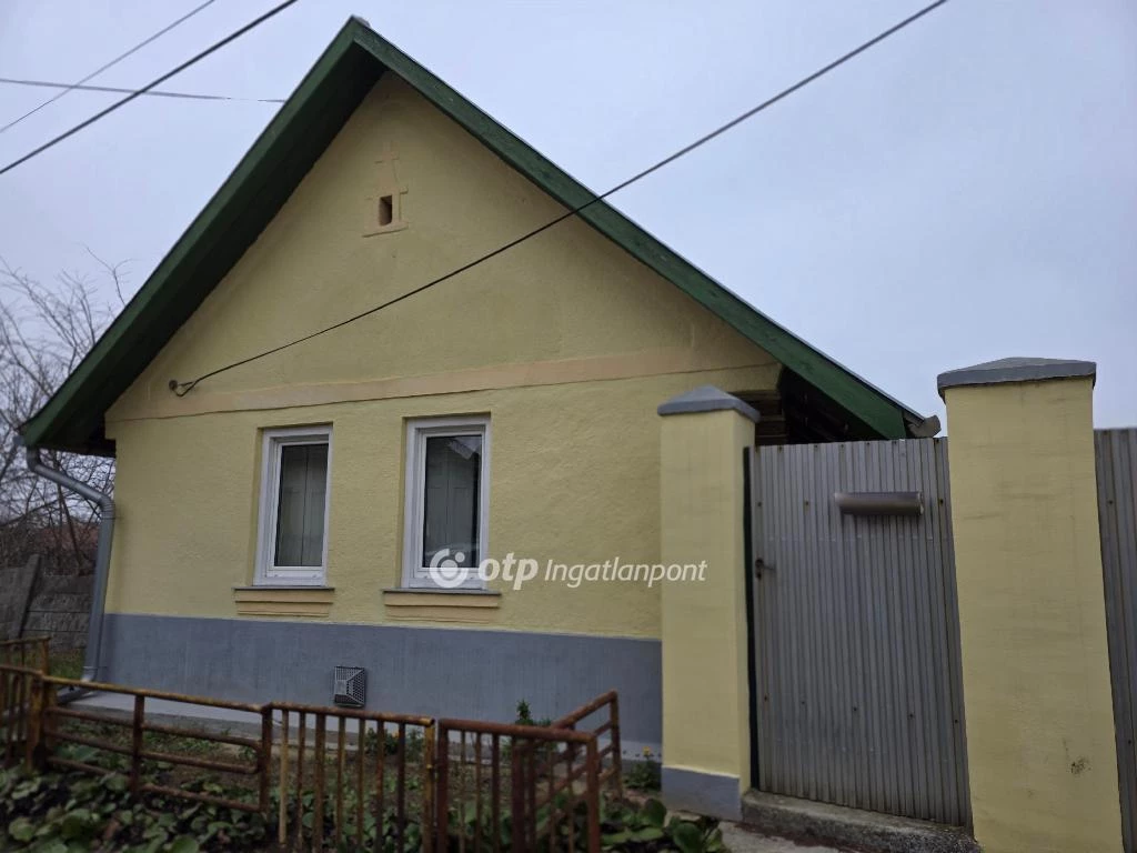 Eladó Ház, Galgahévíz