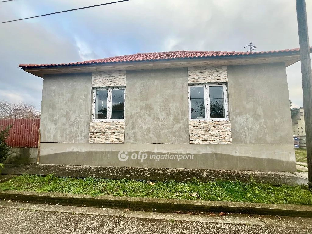 c3-1-name c2-1-name, Szolnok