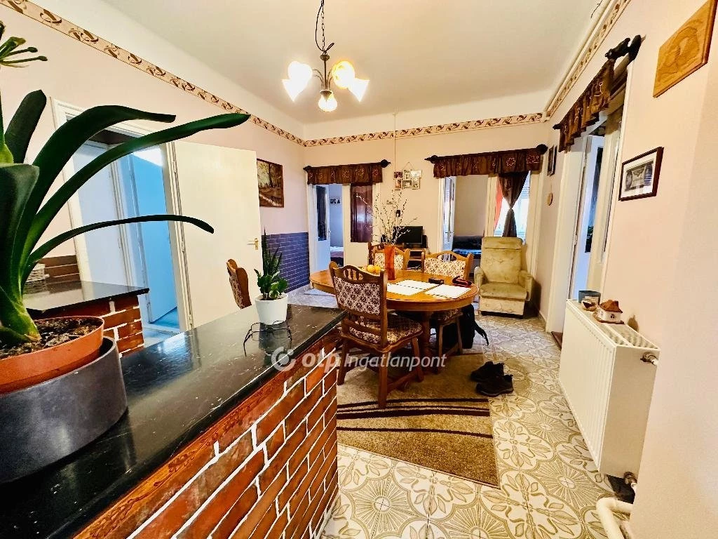 Eladó Ház, Cegléd