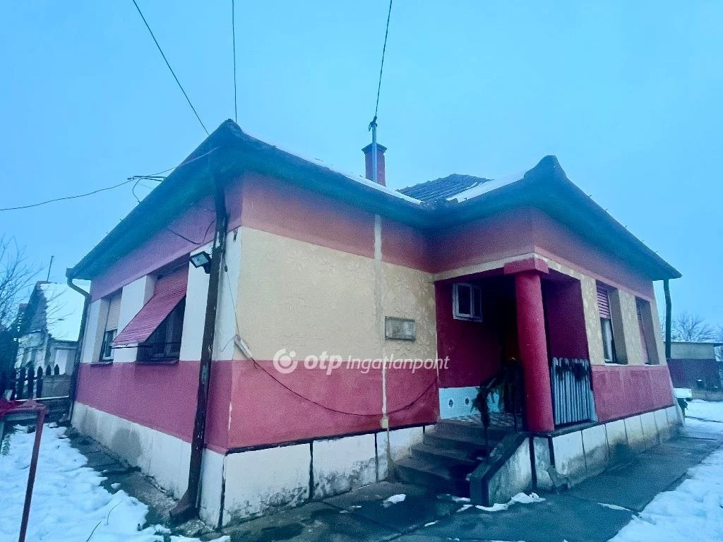 Eladó Ház, Jászladány