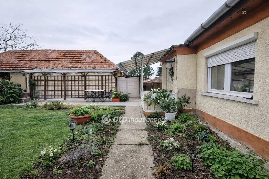 c3-1-name c2-1-name, Ceglédbercel, Állomás környéke