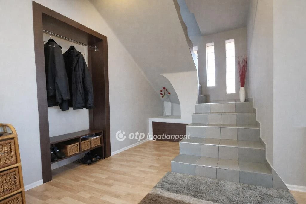 Eladó Ház, Cegléd