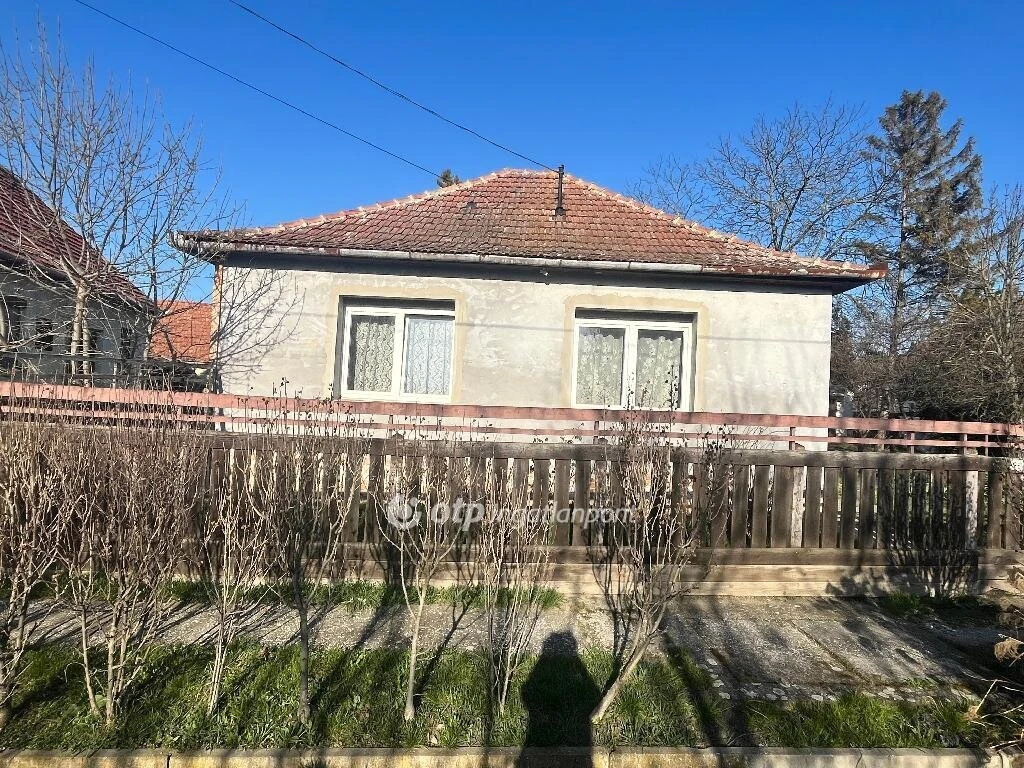 c3-1-name c2-1-name, Jászkisér