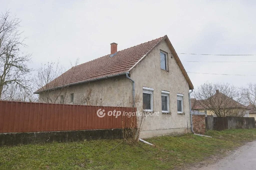 c3-1-name c2-1-name, Jászfényszaru