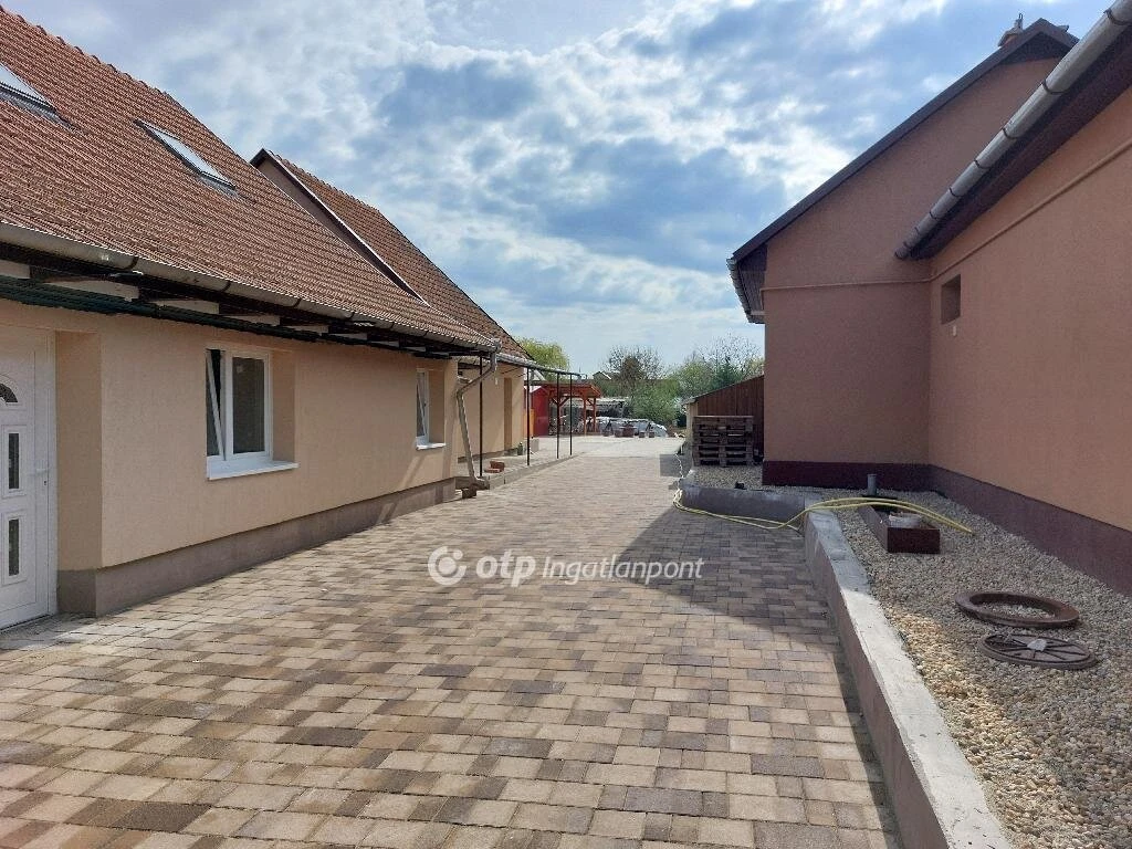 Eladó Lakás, Hatvan