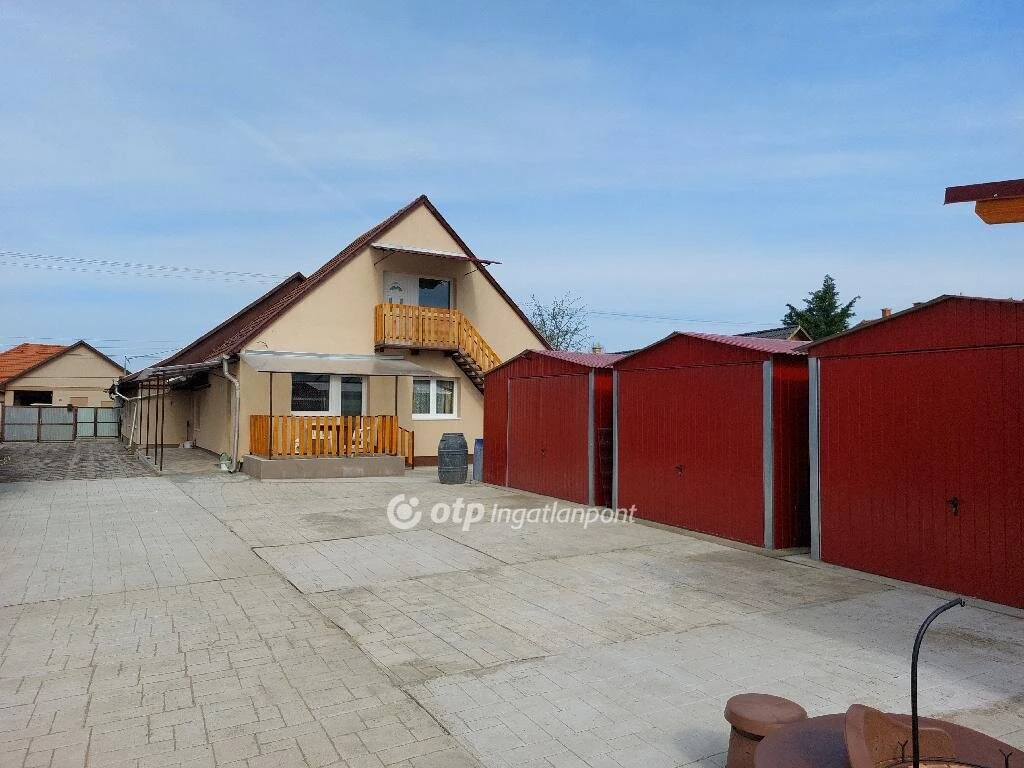 Eladó Lakás, Hatvan