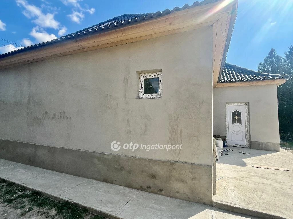 Eladó Ház, Újszász