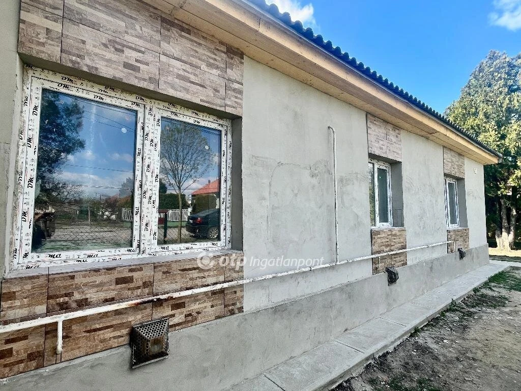 Eladó Ház, Újszász