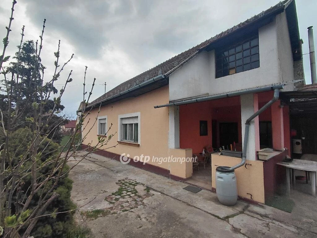 Eladó Ház, Bag
