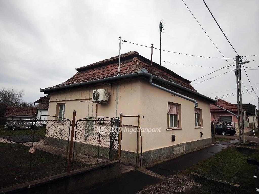 Eladó Ház, Szolnok