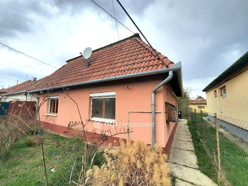 Eladó Ház, Szolnok