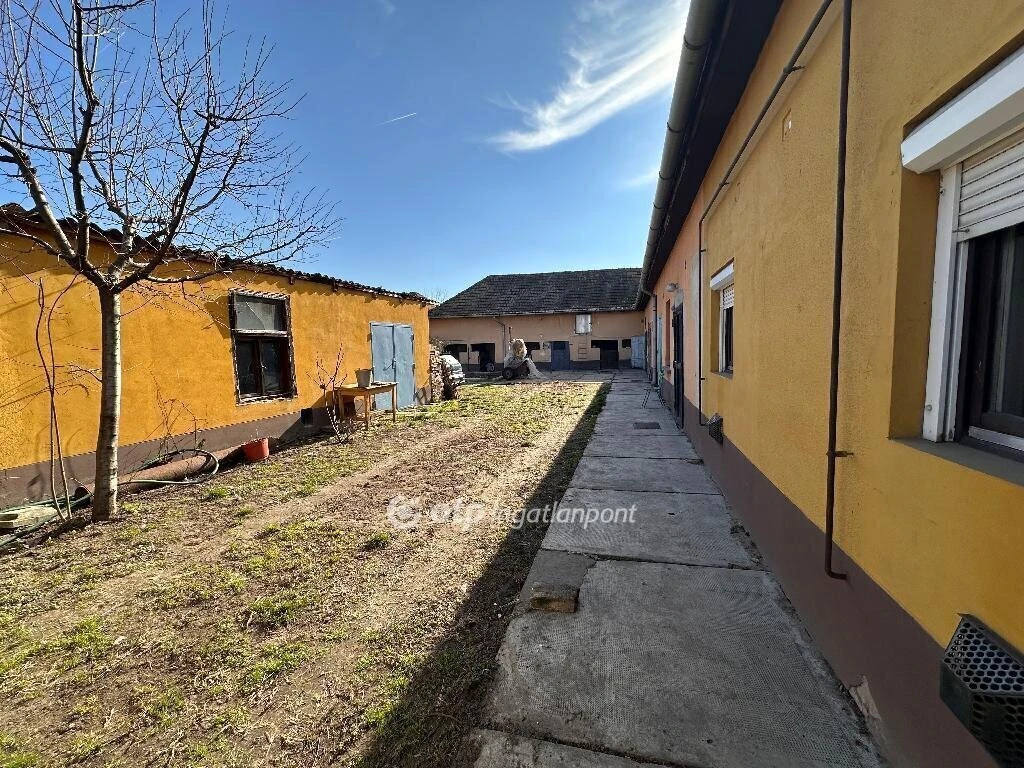 Eladó Ház, Cegléd