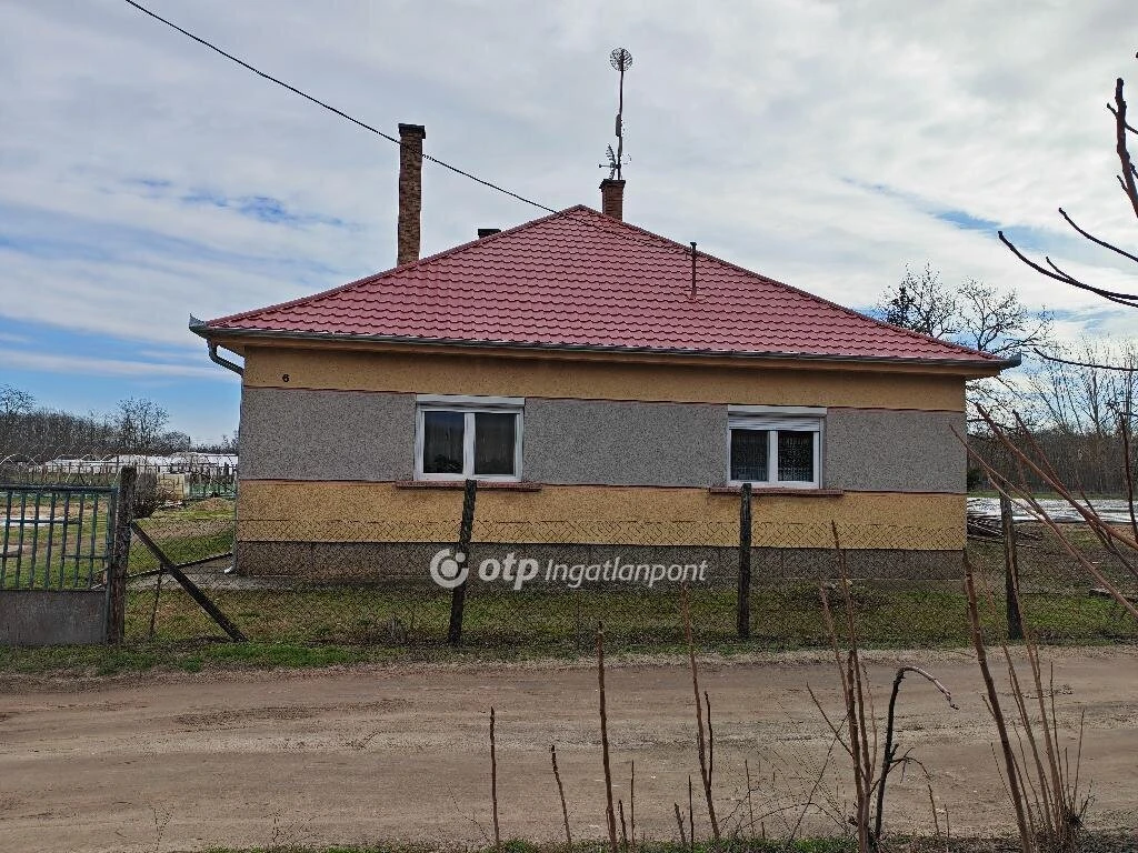 Eladó Ház, Csemő
