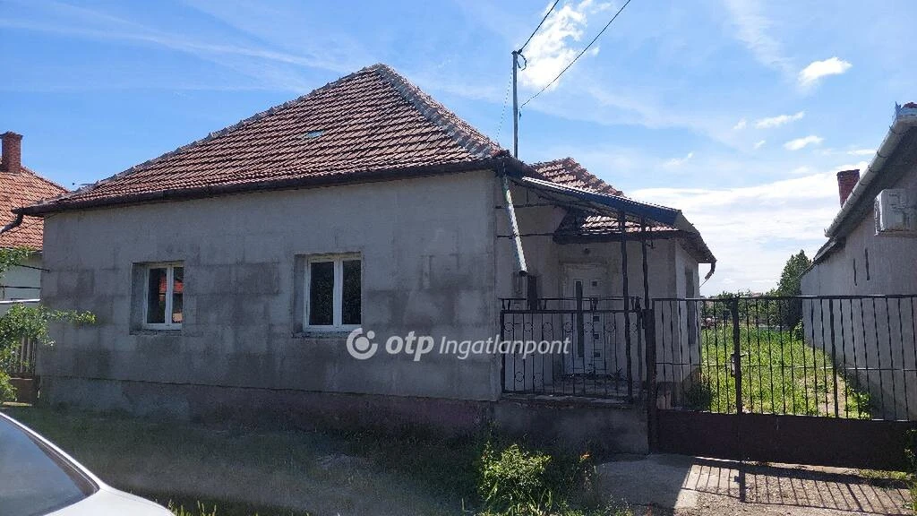 Eladó Ház, Tiszatenyő
