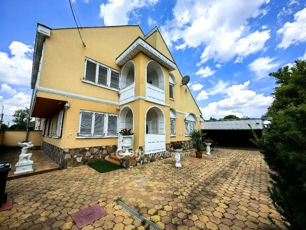 Eladó Ház, Karcag