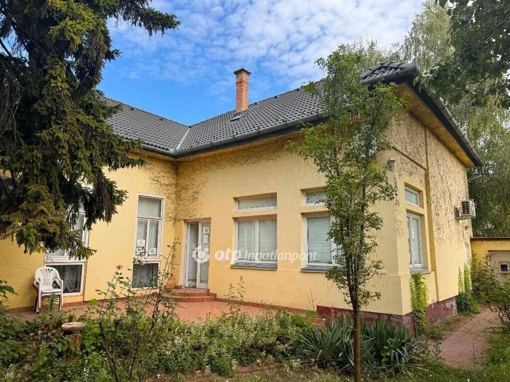 Eladó Ház, Cegléd