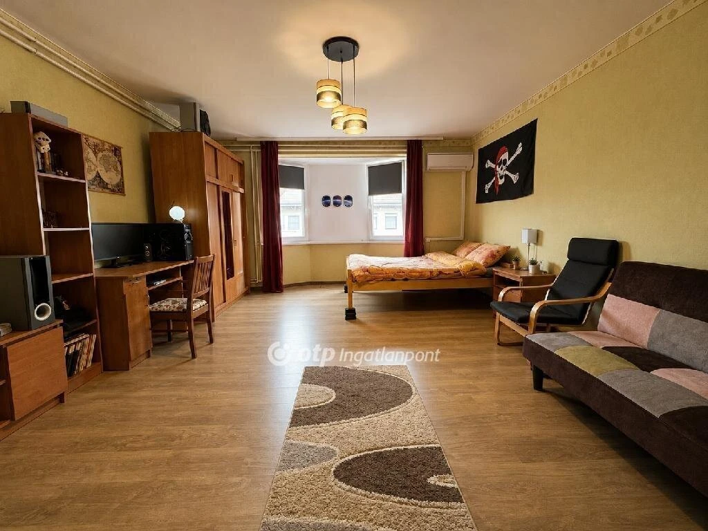 Eladó Lakás, Szolnok