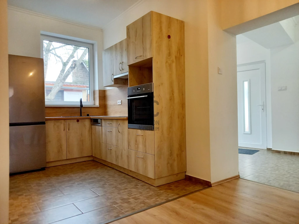 For sale part of a house property, Baja, Baja