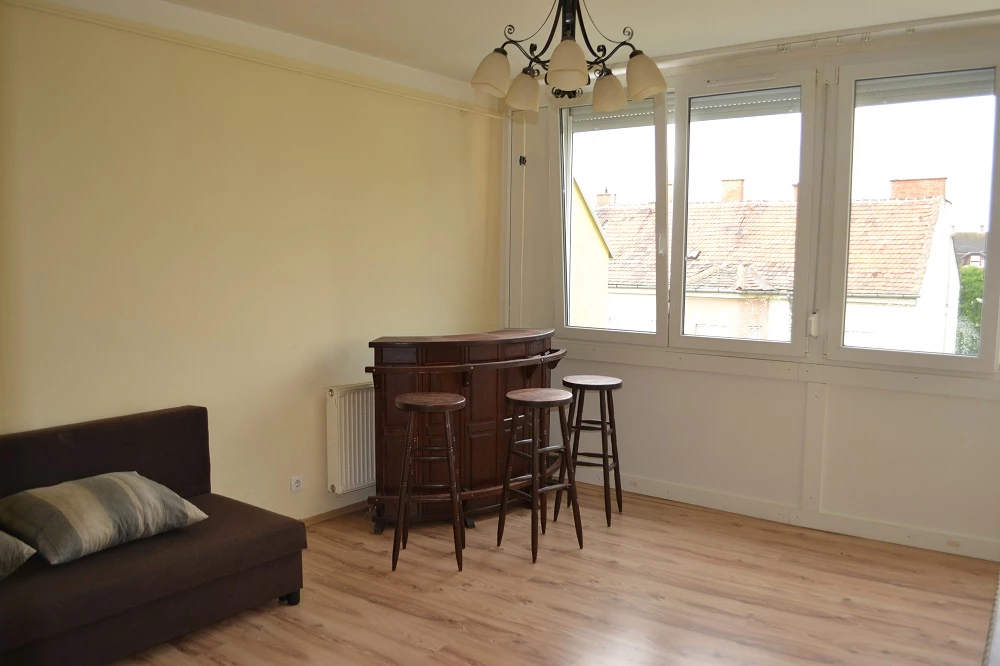 Eladó társasházi lakás, Szombathely